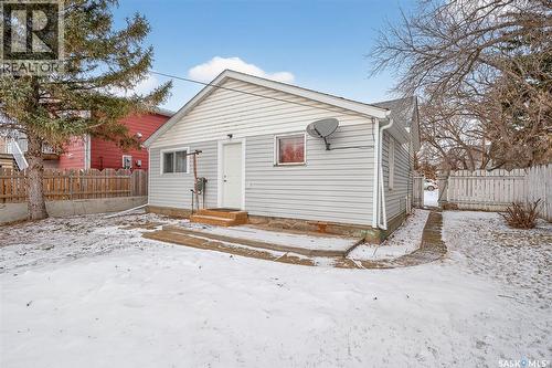 909 Ominica Street E, Moose Jaw, SK - Outdoor
