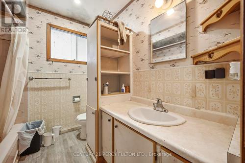 325 Dyson Road, Pickering, ON - Indoor Photo Showing Bathroom