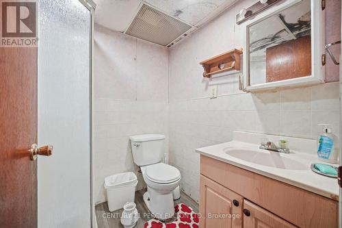 325 Dyson Road, Pickering, ON - Indoor Photo Showing Bathroom