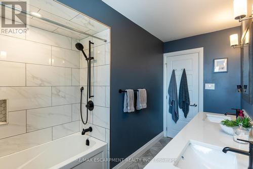 569 Rosseau Road, Hamilton, ON - Indoor Photo Showing Bathroom