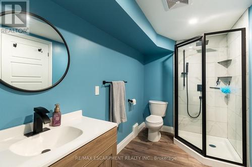 569 Rosseau Road, Hamilton, ON - Indoor Photo Showing Bathroom
