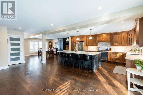 569 Rosseau Road, Hamilton, ON - Indoor Photo Showing Kitchen With Upgraded Kitchen