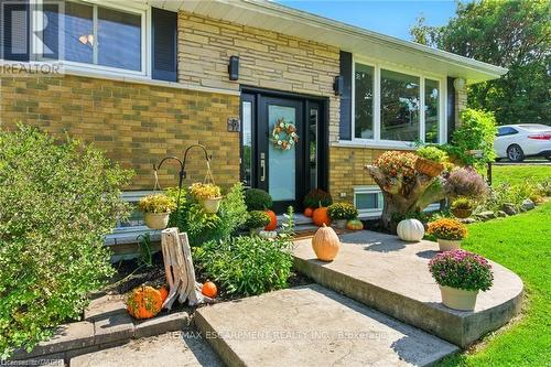 19 Wallace Place, Haldimand, ON - Outdoor With Deck Patio Veranda