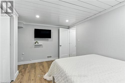 19 Wallace Place, Haldimand, ON - Indoor Photo Showing Bedroom