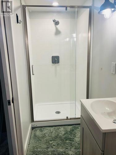 19 Wallace Place, Haldimand, ON - Indoor Photo Showing Bathroom