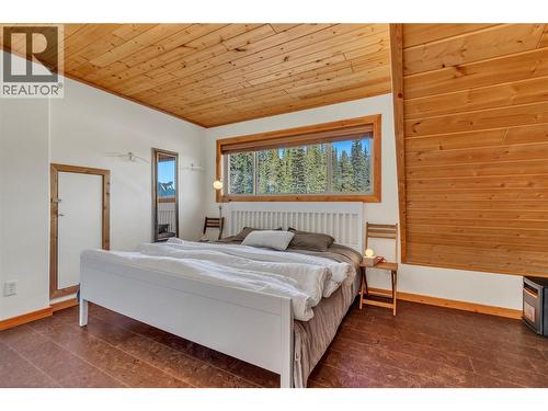 1271 Apex Mountain Road Unit# 306, Penticton, BC - Indoor Photo Showing Bedroom