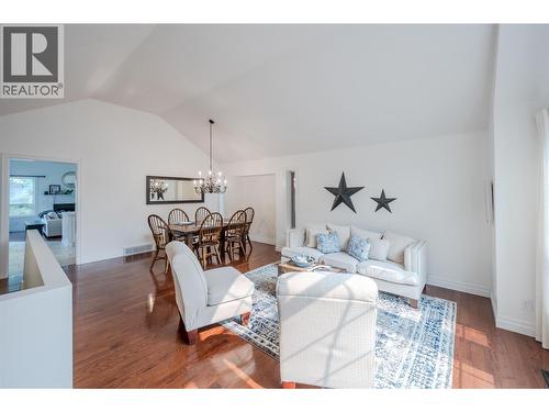 6107 Tavender Court, Summerland, BC - Indoor Photo Showing Living Room