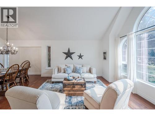 6107 Tavender Court, Summerland, BC - Indoor Photo Showing Living Room