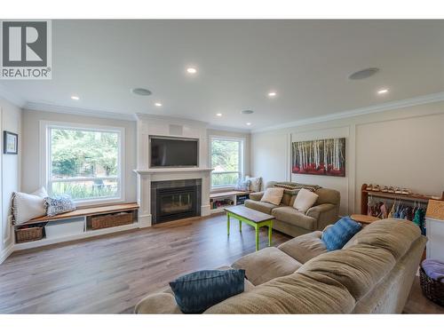 6107 Tavender Court, Summerland, BC - Indoor Photo Showing Living Room With Fireplace
