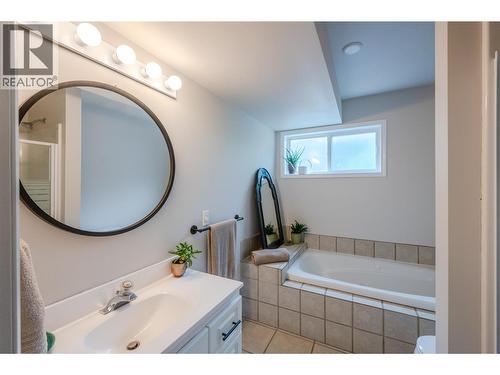 6107 Tavender Court, Summerland, BC - Indoor Photo Showing Bathroom