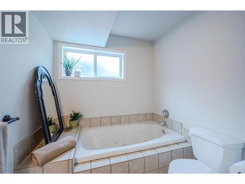 6107 Tavender Court, Summerland, BC - Indoor Photo Showing Bathroom