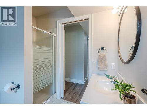 6107 Tavender Court, Summerland, BC - Indoor Photo Showing Bathroom