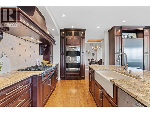 660 Almandine Court, Kelowna, BC - Indoor Photo Showing Kitchen With Upgraded Kitchen