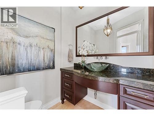 660 Almandine Court, Kelowna, BC - Indoor Photo Showing Bathroom