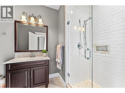 660 Almandine Court, Kelowna, BC - Indoor Photo Showing Bathroom