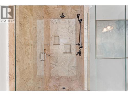 660 Almandine Court, Kelowna, BC - Indoor Photo Showing Bathroom