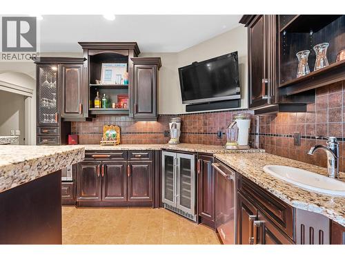 660 Almandine Court, Kelowna, BC - Indoor Photo Showing Kitchen With Upgraded Kitchen
