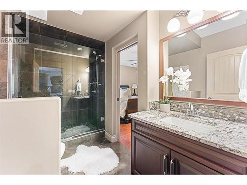 660 Almandine Court, Kelowna, BC - Indoor Photo Showing Bathroom