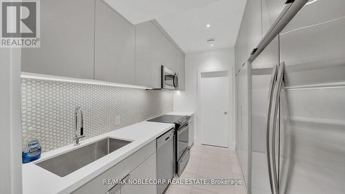 7 Waxwing Place, Toronto, ON - Indoor Photo Showing Kitchen