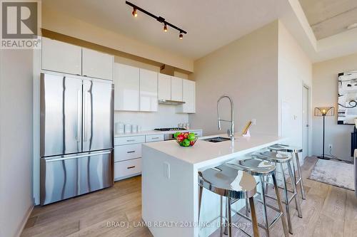 1701 - 458 Richmond Street W, Toronto, ON - Indoor Photo Showing Kitchen With Upgraded Kitchen