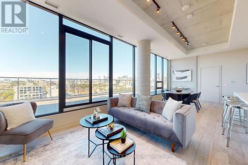 1701 - 458 Richmond Street W, Toronto, ON - Indoor Photo Showing Living Room