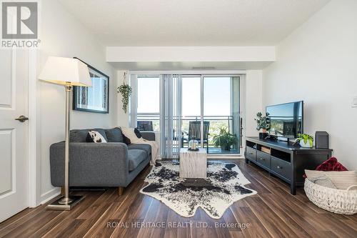 1204 - 1235 Bayly Street, Pickering, ON - Indoor Photo Showing Living Room
