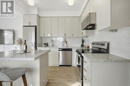 101 - 1711 Pure Springs Boulevard, Pickering, ON - Indoor Photo Showing Kitchen With Upgraded Kitchen