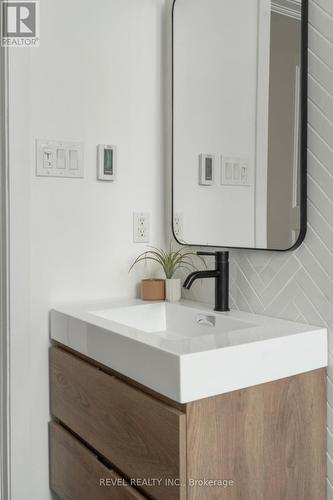 102 Eighth Street, Toronto, ON - Indoor