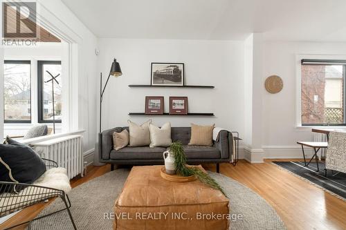 102 Eighth Street, Toronto, ON - Indoor Photo Showing Living Room