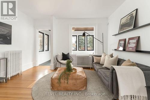 102 Eighth Street, Toronto, ON - Indoor Photo Showing Living Room