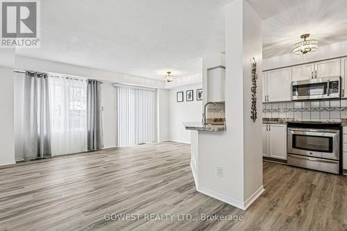 14 - 3150 Erin Centre Boulevard, Mississauga, ON - Indoor Photo Showing Kitchen