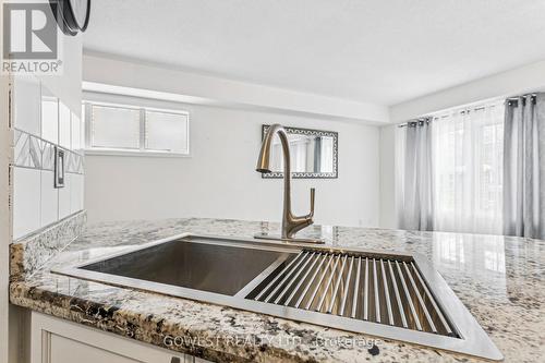 14 - 3150 Erin Centre Boulevard, Mississauga, ON - Indoor Photo Showing Kitchen