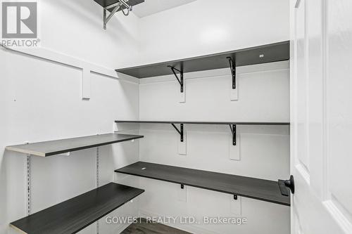 14 - 3150 Erin Centre Boulevard, Mississauga, ON - Indoor With Storage