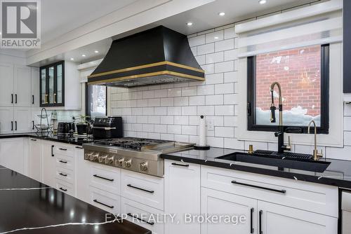 1279 Winterbourne Drive, Oakville, ON - Indoor Photo Showing Kitchen With Upgraded Kitchen