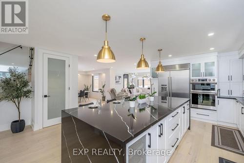 1279 Winterbourne Drive, Oakville, ON - Indoor Photo Showing Kitchen With Upgraded Kitchen