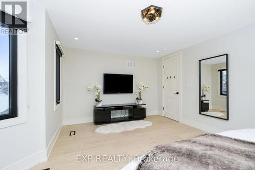 1279 Winterbourne Drive, Oakville, ON - Indoor