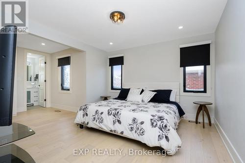 1279 Winterbourne Drive, Oakville, ON - Indoor Photo Showing Bedroom
