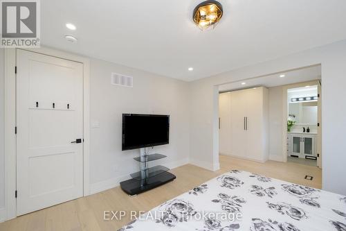 1279 Winterbourne Drive, Oakville, ON - Indoor Photo Showing Bedroom
