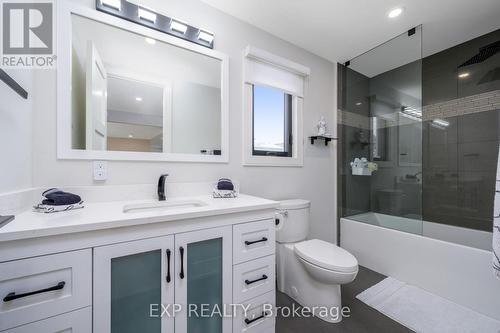 1279 Winterbourne Drive, Oakville, ON - Indoor Photo Showing Bathroom