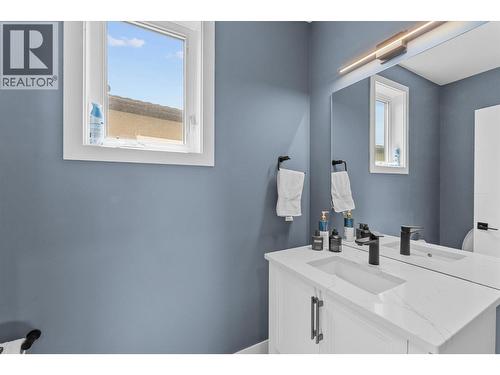 1846 Viewpoint Crescent, West Kelowna, BC - Indoor Photo Showing Bathroom