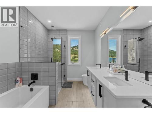 1846 Viewpoint Crescent, West Kelowna, BC - Indoor Photo Showing Bathroom
