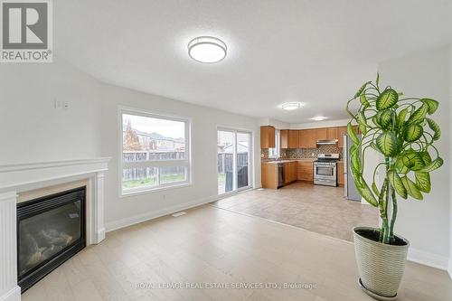 386 Reeves Way Boulevard, Whitchurch-Stouffville, ON - Indoor Photo Showing Living Room With Fireplace