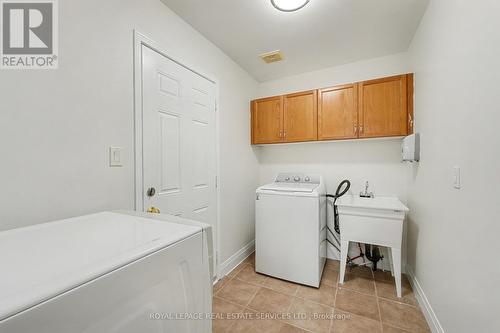 386 Reeves Way Boulevard, Whitchurch-Stouffville, ON - Indoor Photo Showing Laundry Room
