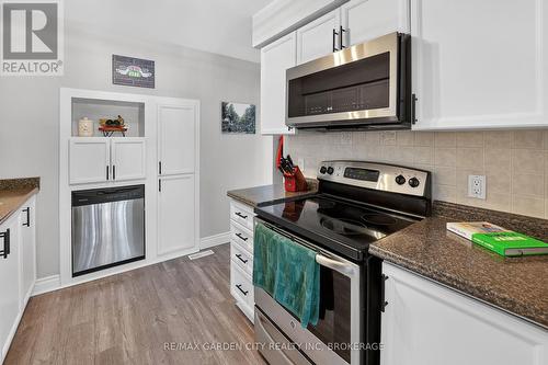5 Maureen Court, Pelham (Fonthill), ON - Indoor Photo Showing Kitchen