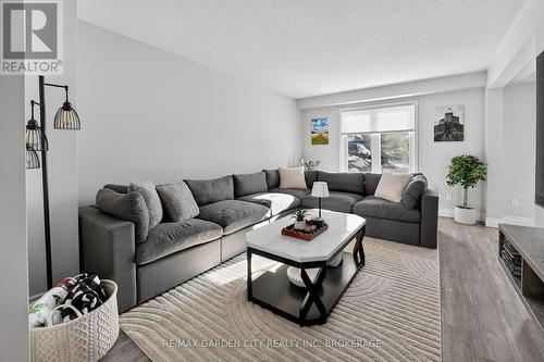 Living Room-big and spacious - 5 Maureen Court, Pelham (Fonthill), ON - Indoor Photo Showing Living Room