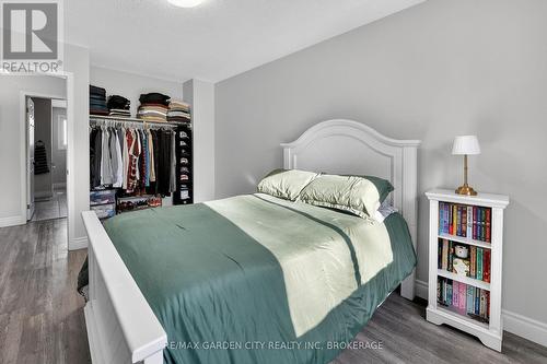5 Maureen Court, Pelham (Fonthill), ON - Indoor Photo Showing Bedroom