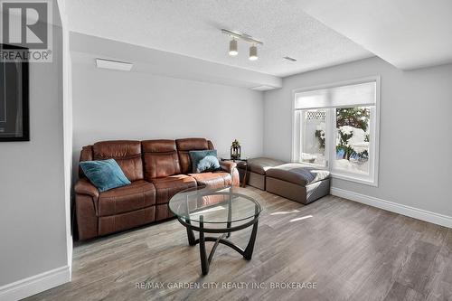 Downstairs family room - 5 Maureen Court, Pelham (Fonthill), ON - Indoor Photo Showing Living Room