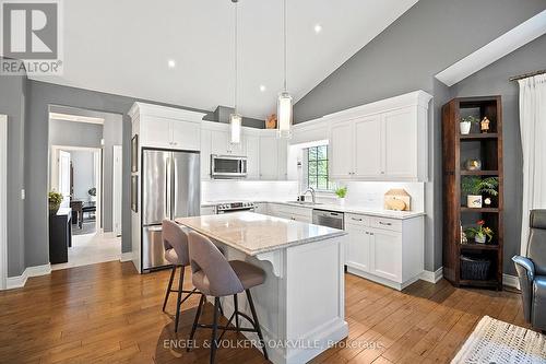 2 Sawmill Lane, Niagara-On-The-Lake (St. Davids), ON - Indoor Photo Showing Kitchen With Upgraded Kitchen