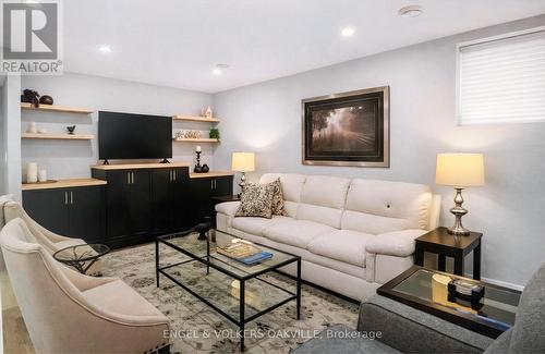 2 Sawmill Lane, Niagara-On-The-Lake (St. Davids), ON - Indoor Photo Showing Living Room