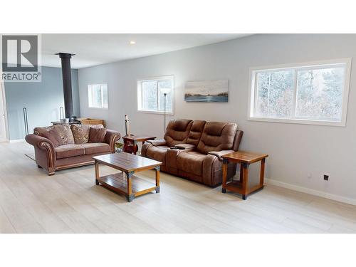 2107 Rawlings Road, Quesnel, BC - Indoor Photo Showing Living Room